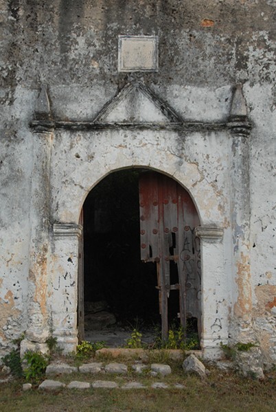 El santuario, façade portal - Sotuta, Yucatán
