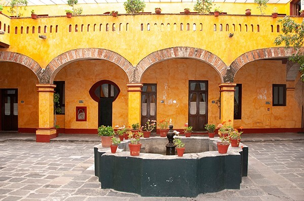 Ex-patio & fountain - La Concepción