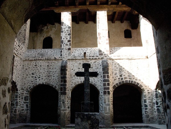 Lesser cloister - San Agustín, convento, large & small cloisters, apse