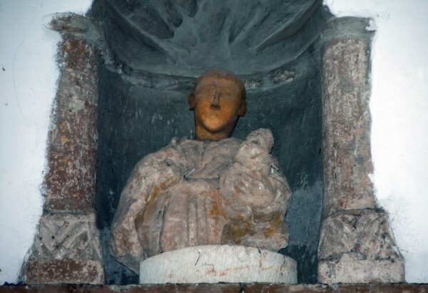 Santa Ana, façade, main portal, niche sculpture - Tianguistengo, Hidalgo