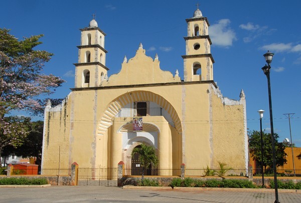 Santiago Apóstol, façade & bell-towers - Halachó, Yucatán