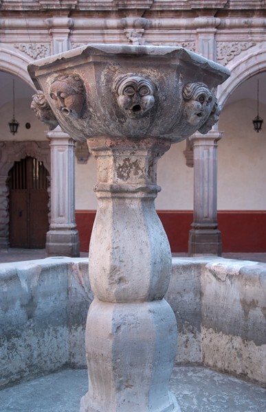 Cloister fountain - Santiago