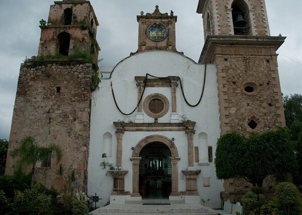 La Santa Cruz, façade & bell-towers - Tetipac, Guerrero