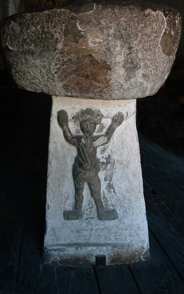 Baptismal font - San Nicolás de Bari