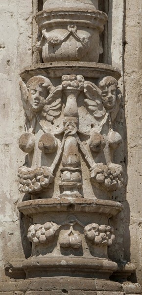 Façade column relief (right) - San Pablo, façade, portería & convento