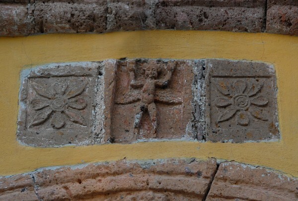 San Buenaventura, façade, main portal, architrave relief - Jonacapa, Hidalgo
