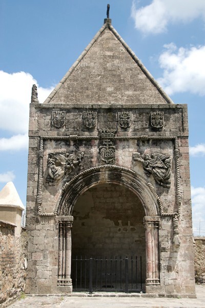 San Miguel Arcángel, NW posa chapel, S façade - San Miguel Arcángel, capilla posas