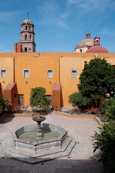 Patio & fountain - San Francisco