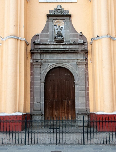 San Pedro, lateral portal - San Pedro Apóstol