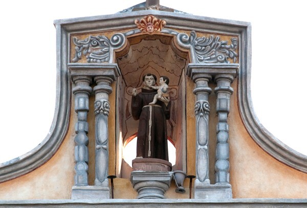 Gable sculpture, St. Anthony - San Antonio