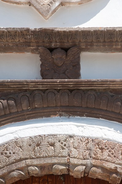 San Juan Bautista, façade, main portal, archivolt & architrave seraph - Acultzingo, Veracruz