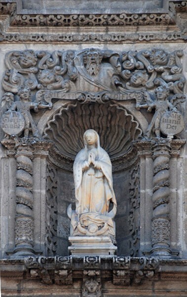 Façade sculpture niche, Virgin Immaculate - San Bernardo