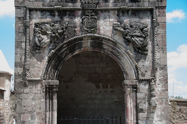 San Miguel Arcángel, NW posa chapel, S façade alfiz - San Miguel Arcángel, capilla posas