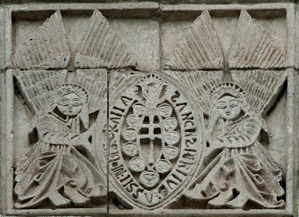 San Nicolás Atecoxco, Hidalgo, San Nicolás, façade parapet relief - Hidalgo