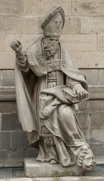 S wall sculpture, St. Augustine - Catedral de La Asunción