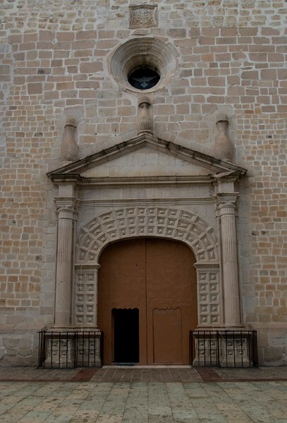Façade portal - Santa María de la Asunción