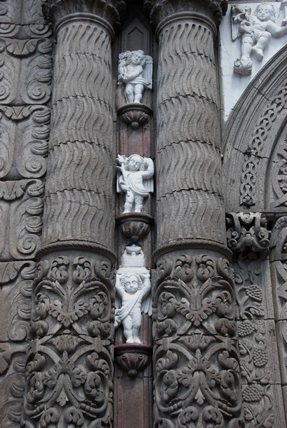 Façade portal, left columns & intercolumniation - East (main) & South façades