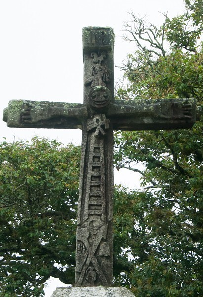 Atrial cross, front - La Asunción de Nuestra Señora