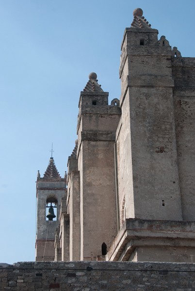 Nave buttressing & bell-tower - San Francisco