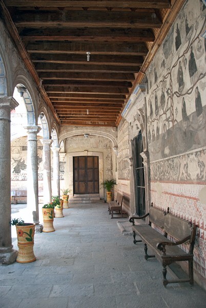 Ambulatory, N wall - San Miguel Arcángel, cloister with murals