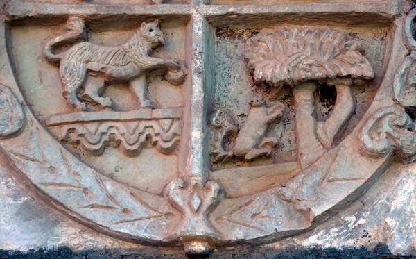 House on the square, pillar coat of arms, detail - Yanhuitlan, Oaxaca