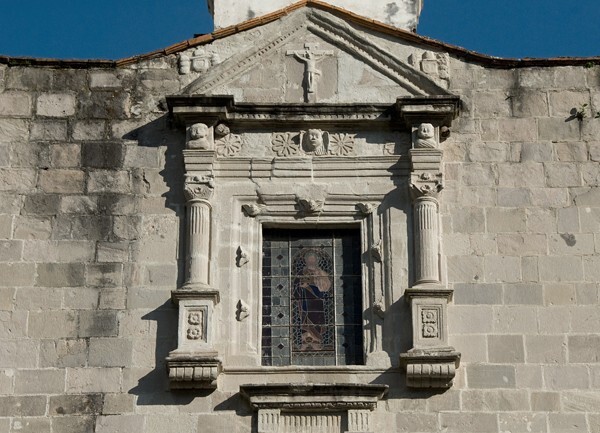 El Divino Señor, façade, choir loft window - El Divino Señor, façade, portería, N door, nave & atrial wall cross