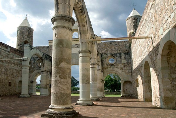 Santiago Matamoros, capilla abierta, nave arches & turrets - Santiago Matamoros, capilla abierta (basílica)