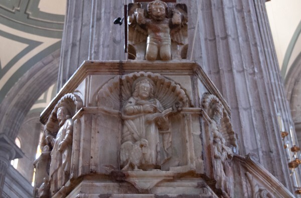 Pulpit detail, St. John Evangelist & putto - Catedral de La Asunción