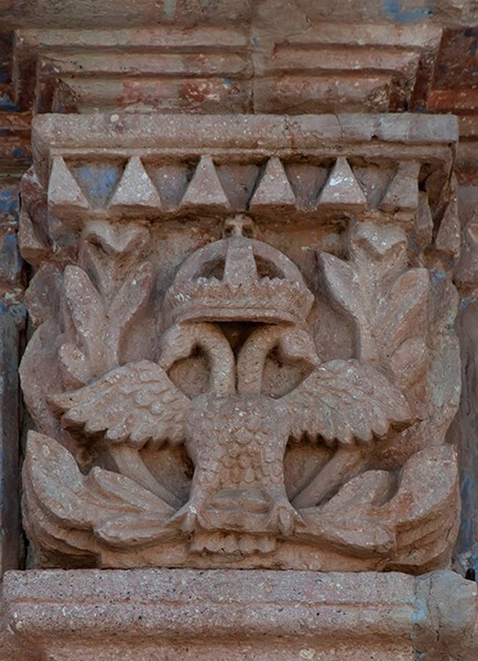 Nuestra Señora de los Remedios, façade portal, architrave relief - Huajicori, Nyarit