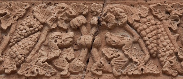 Façade archivolt details - San Jerónimo