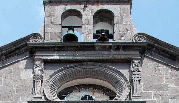 Church façade, espadaña & oculus with caryatid lambrequins - San Pedro & Ex-Hospital