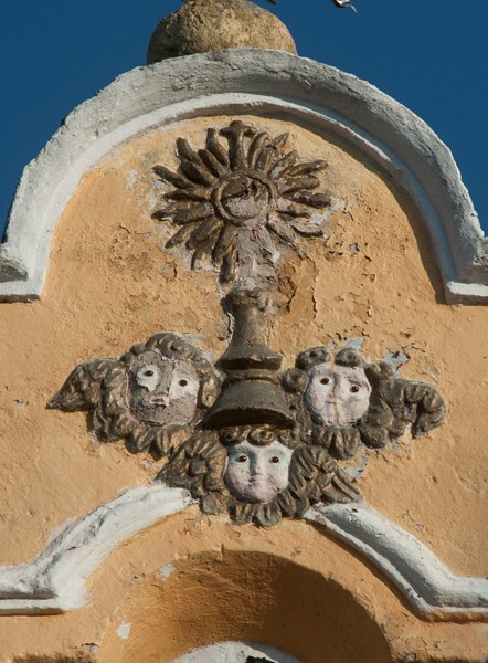 Santiago, West atrial gate, cherubs & monstrance - Santiago Cuaula, Tlaxcala