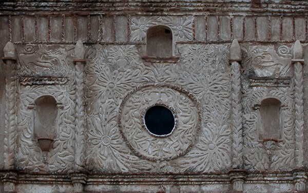 Façade, second story, choir loft window & sculpture niches - San Martín