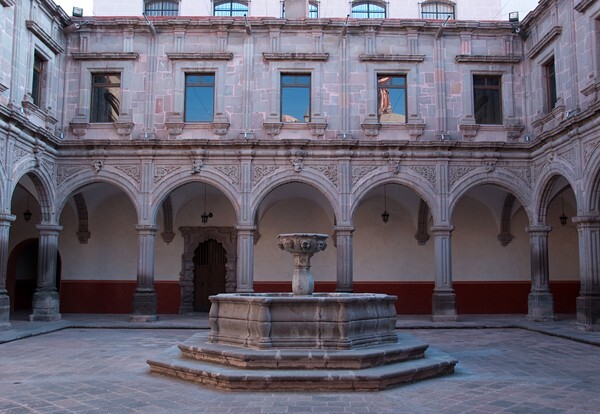 Cloister & fountain - Santiago