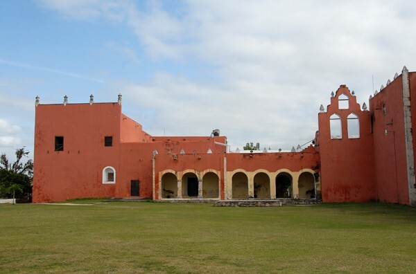 San Buenaventura, portería & espadaña - Homún, Yucatán