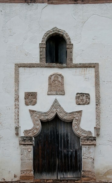 San Miguel, façade, alfiz & mixtilinear main portal arch - San Miguel Huautla, Oaxaca