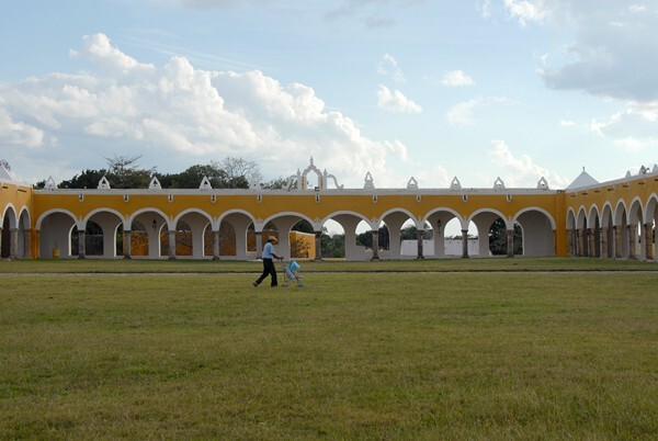 South atrio arcade - San Antonio de Padua