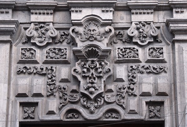 Casa del Mayorazgo de los López Peralta, portal relief - Centro