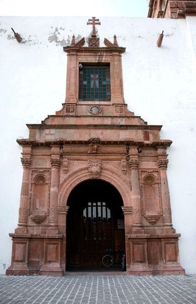 San Buenaventura, façade, main portal & choir loft window - Salvatierra, Guanajuato