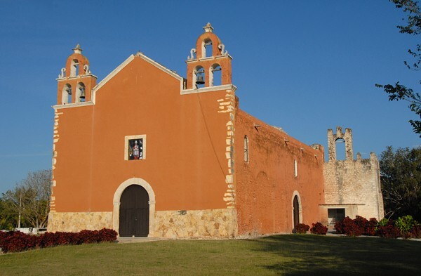 San Buenaventura, façade & rear espadañas - Sinanché, Yucatán