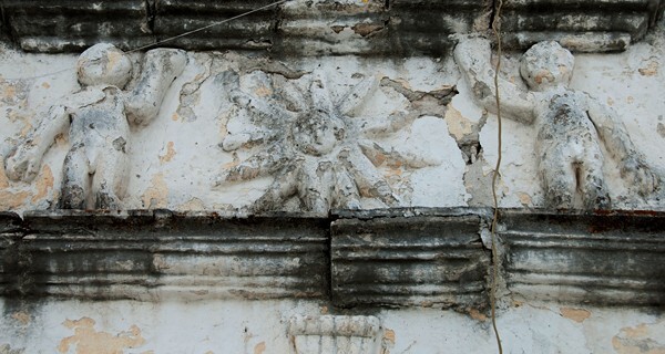 San José, façade, architrave relief - Barrio chapels