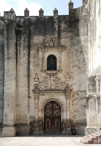 S portal & parapet crenellation - San Pablo, façade, portería & convento