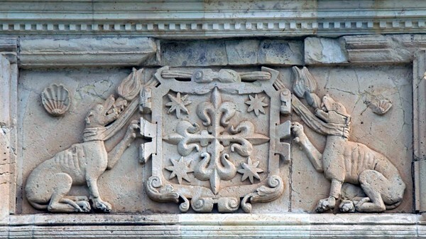 Santiago Matamoros, capilla abierta, façade, main portal architrave - Santiago Matamoros, capilla abierta (basílica)