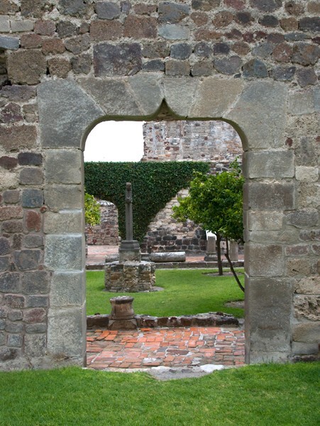 Cloister portal & cross - Santiago Apóstol (ruins)