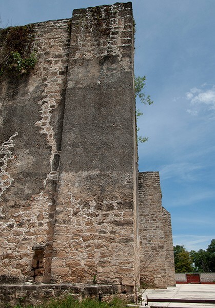 La Asunción, apse buttressing - Soyatitlán, Chiapas