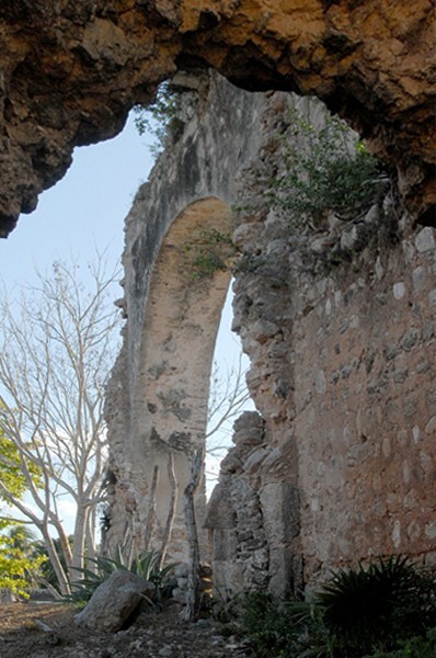San Martín o de La Candelaria, chancel arch & nave ruins - Sucopo, Yucatán