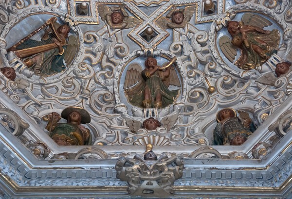 Cupola detail, musicians & holy virgins - Cupola, sanctuary, transepts & sotocoro