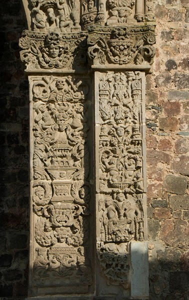 Chancel arch, right pilasters - San Luis Obispo, capilla abierta