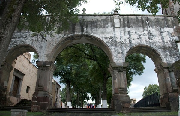 Atrial gate - La Asunción de Nuestra Señora, atrio, portería, and nave & choir ceilings
