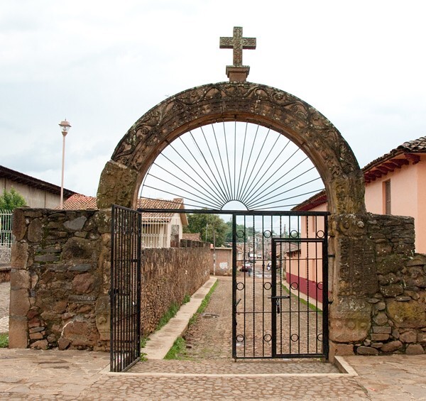 Santa Marí de Jesús, S atrial gate - Santa María de Jesús